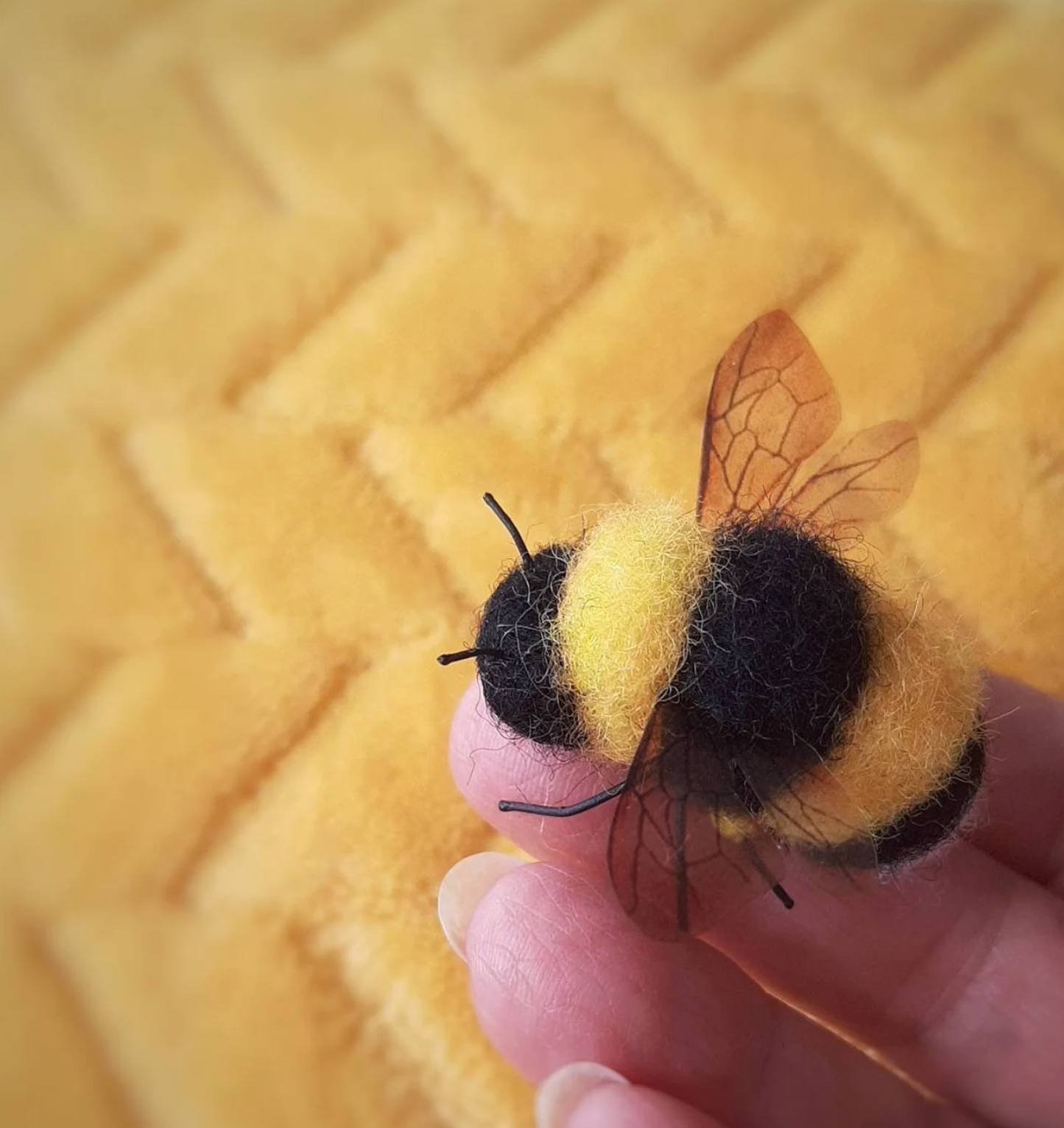 Super Luxe XL A3 Scented Bloom Pollen Meadow & Honey Bee Card