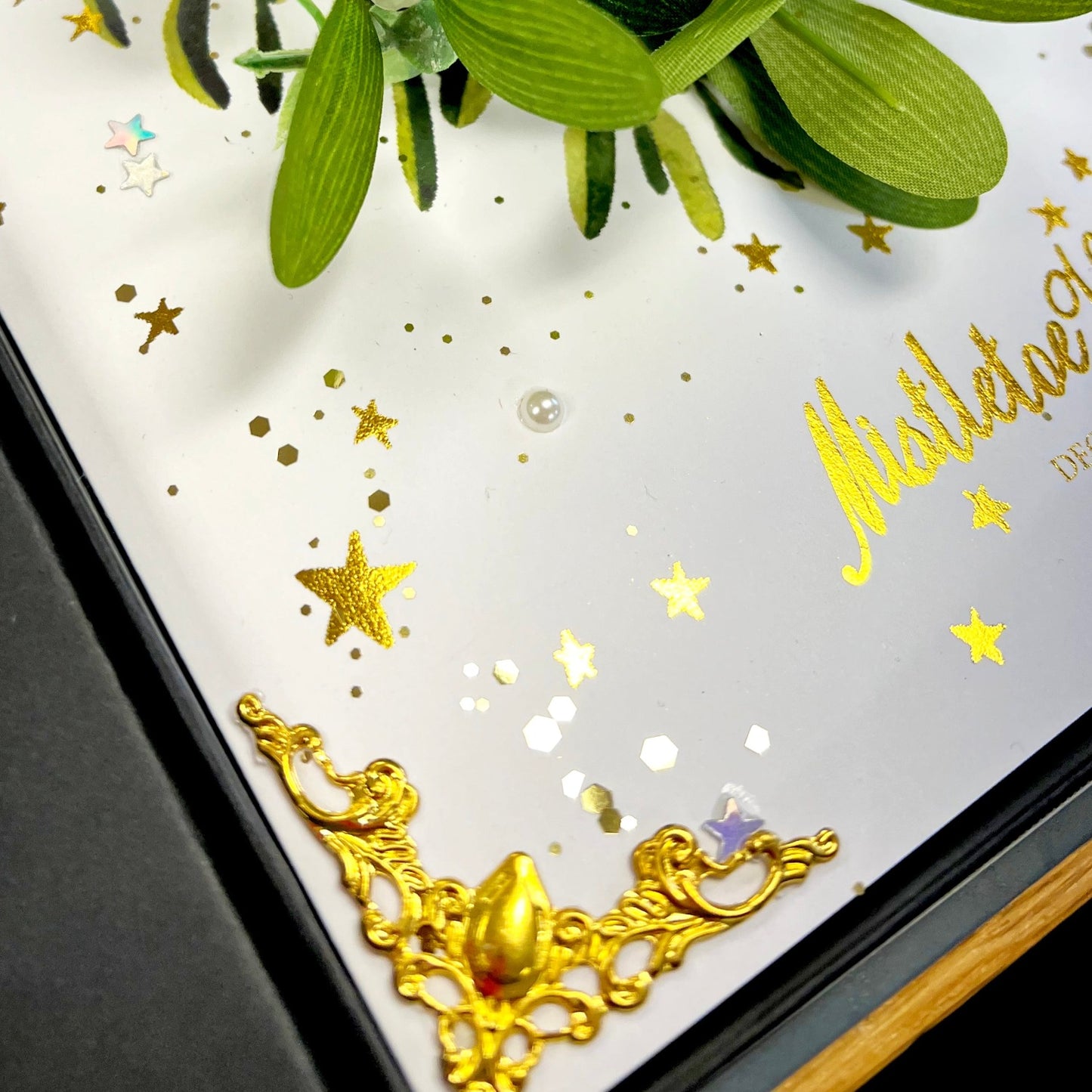 designer misteltoe christmas card with gold corners and mistletoe fragrance